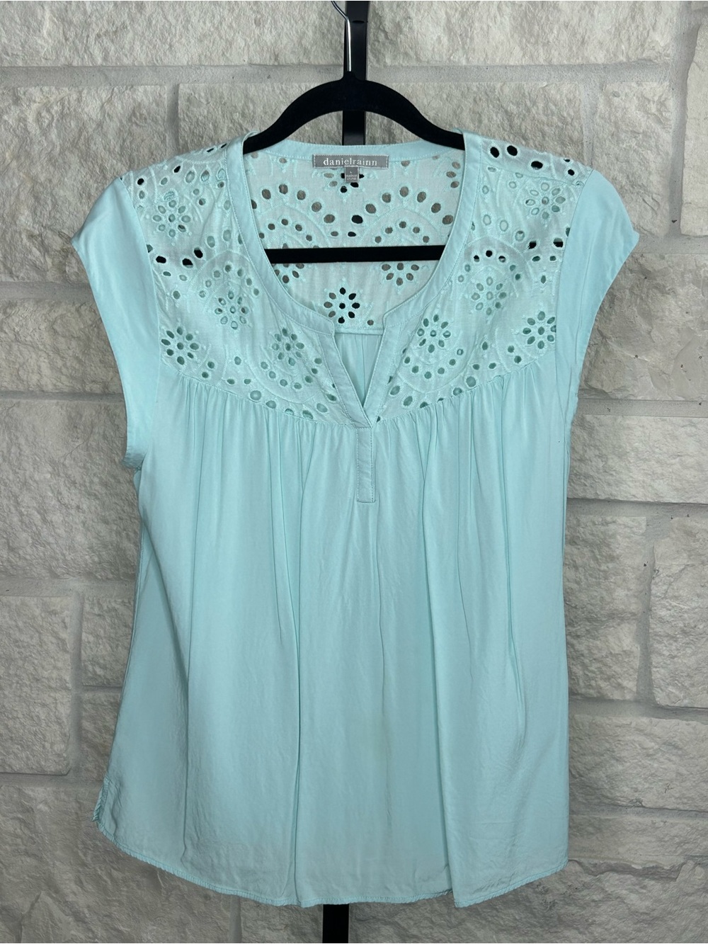 Daniel Rainn Mint Eyelet Yoke Cap-Sleeve Top Large